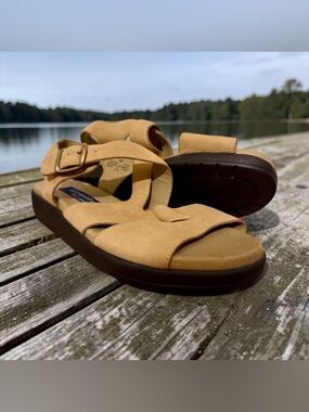 Easy Spirit Tan Anti-Gravity Sandals Shoes